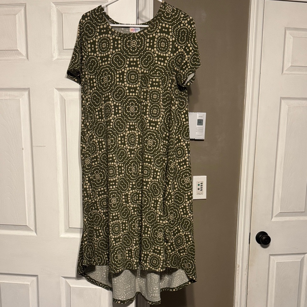 GUC LuLaRoe Carly Green Patterned High Low Dress with pocket Size S Small